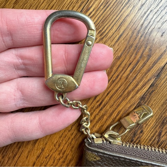 ❤️SOLD❤️ Louis Vuitton Groom Bell Boy Key Cles (w/ COA) - Picture 11 of 11